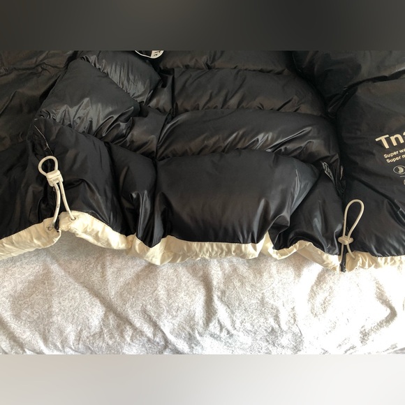 Womens aritzia mega puff jacket - Picture 14 of 16